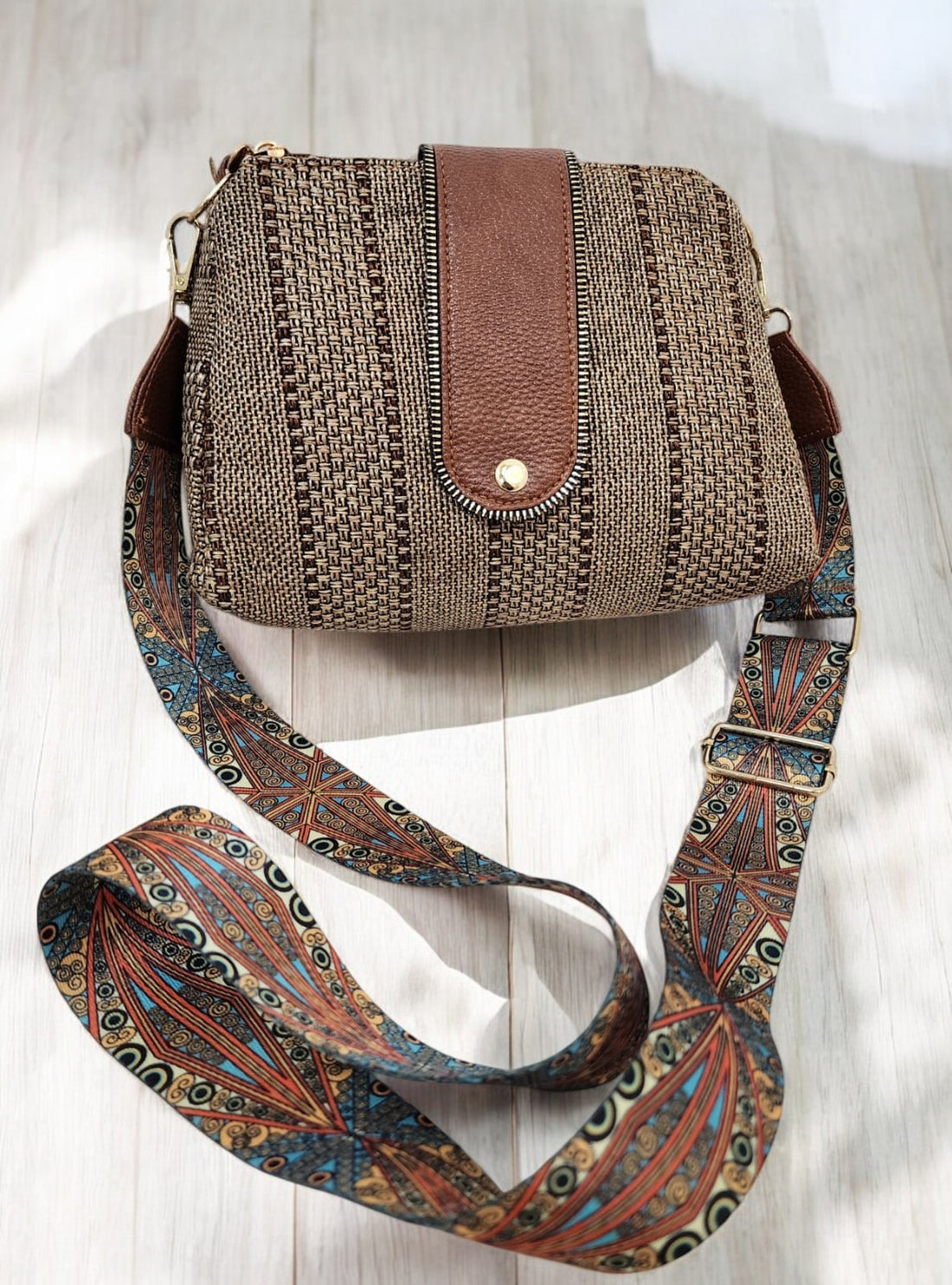 Trendsetting Stylish Sling Bag (Jute pattern)