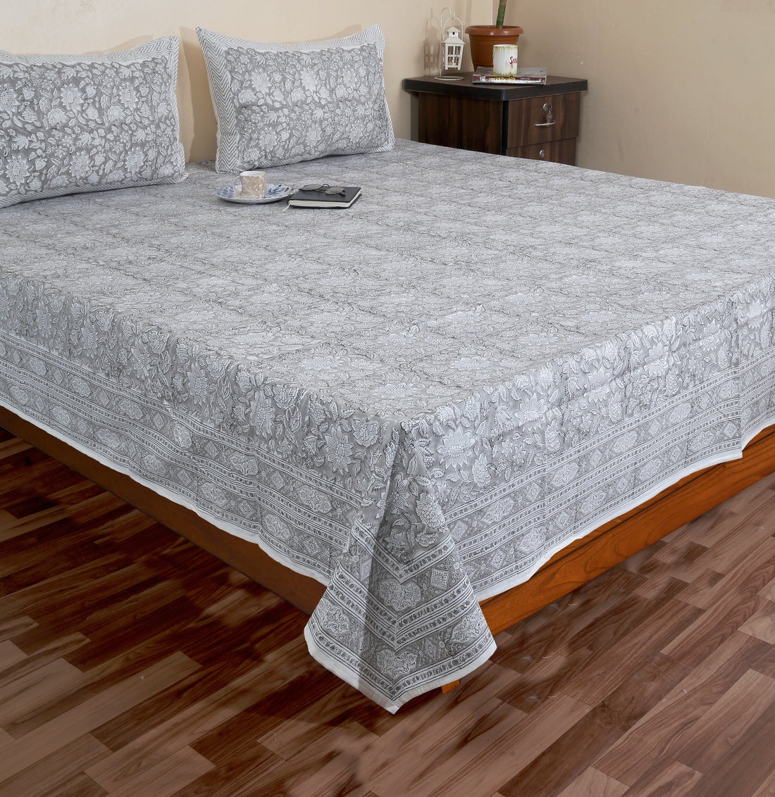 Hand Block Cotton King Size Premium Bedsheet 90x108 inch.