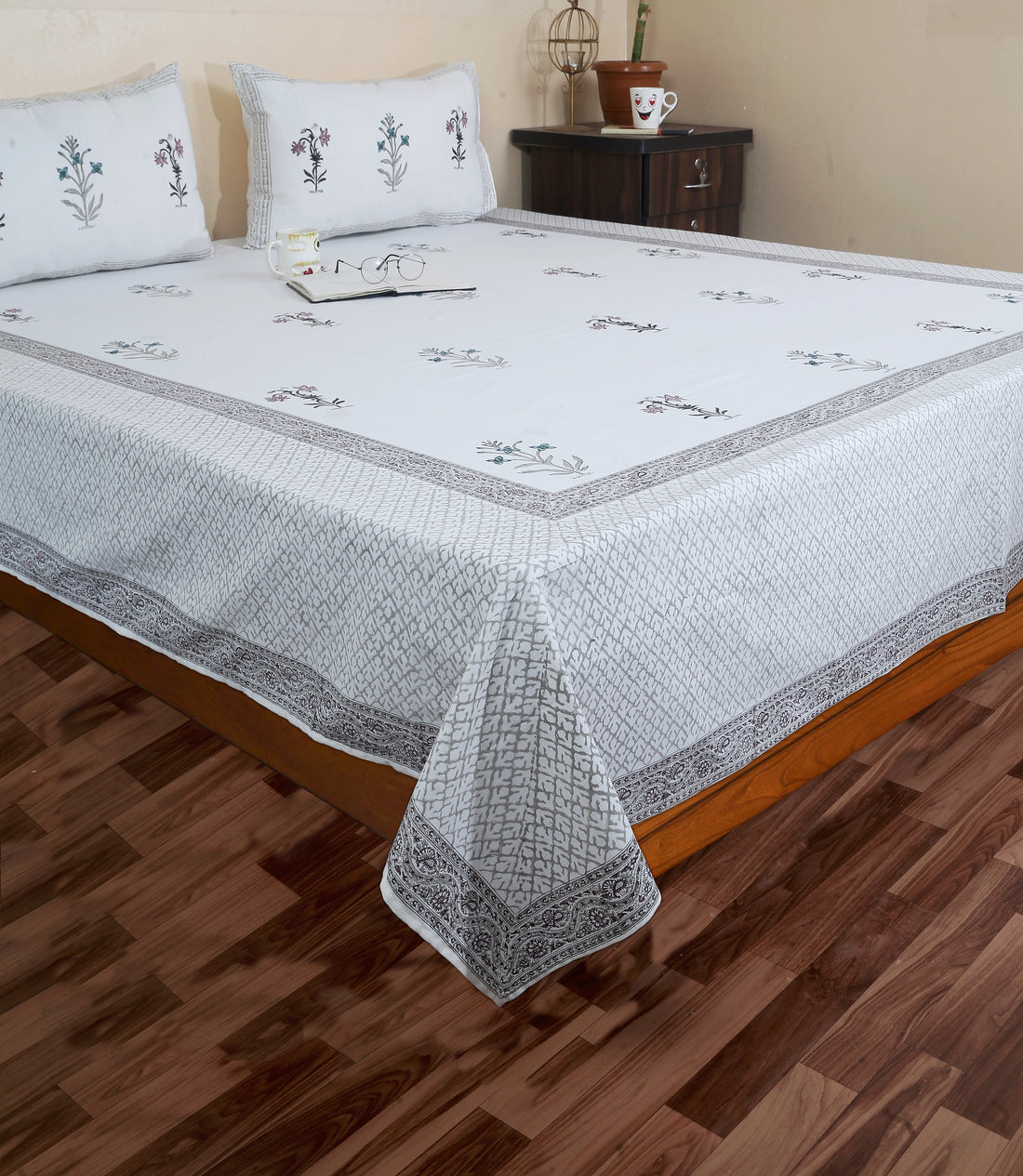 Hand Block Cotton King Size Premium Bedsheet 90x108 inch.