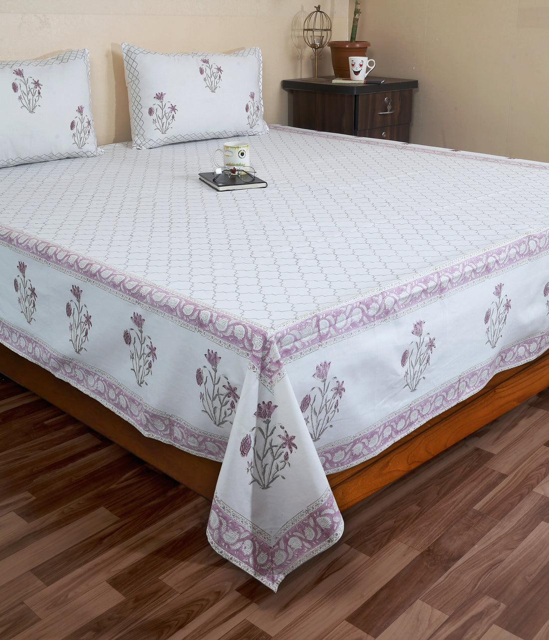 Hand Block Cotton King Size Premium Bedsheet 90x108 inch.