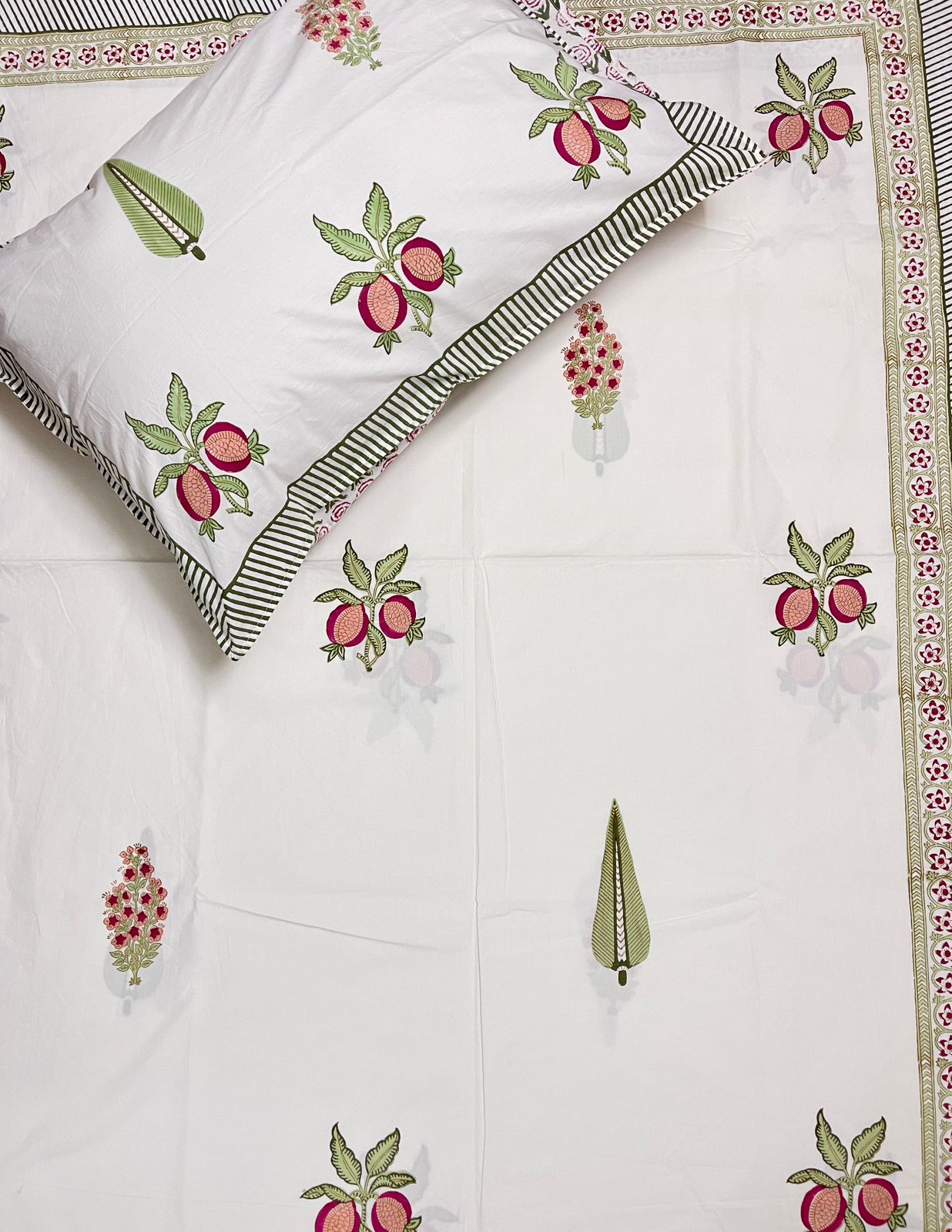 Hand Block Percale Cotton Premium King Size Bedsheet (Fruit)